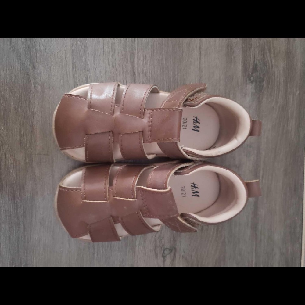 ⭐️2/25⭐️
H&M Sandals - Picture 2 of 5